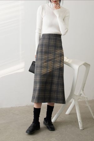 High-Waisted French Vintage Plaid Midi Skirt for Women, Bodycon Slimming Straight Wool Design, Chic Retro Style