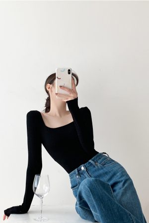 High-Waisted Knit Long-Sleeve T-Shirt for Women, Elegant Slim-Fit Square Neck Top for Autumn and Winter Fashion