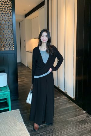 High-Waisted Pleated Midi Skirt for Women - Slimming Loose Straight A-Line Skirt in Elegant Design, Perfect for 90s and Y2K Style.