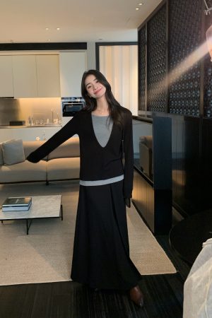 High-Waisted Pleated Midi Skirt for Women - Slimming Loose Straight A-Line Skirt in Elegant Design, Perfect for 90s and Y2K Style.