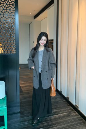 High-Waisted Pleated Midi Skirt for Women - Slimming Loose Straight A-Line Skirt in Elegant Design, Perfect for 90s and Y2K Style.