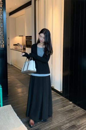High-Waisted Pleated Midi Skirt for Women - Slimming Loose Straight A-Line Skirt in Elegant Design, Perfect for 90s and Y2K Style.
