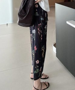 High-Waisted Retro Floral Cropped Pants for Women - Casual Slim-Fit Summer 2025 Style