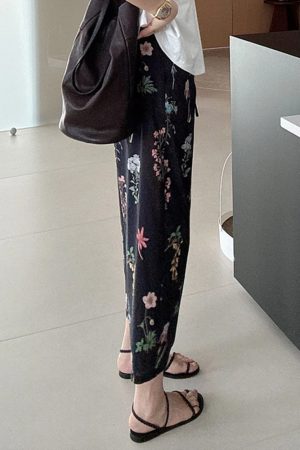 High-Waisted Retro Floral Cropped Pants for Women - Casual Slim-Fit Summer 2025 Style