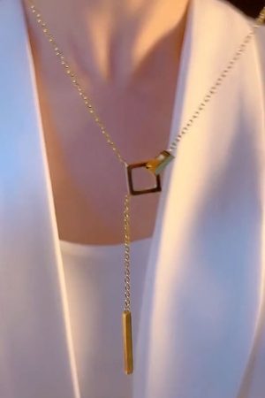 Hollow Square Tassel Pendant Necklace for Women, Minimalist Collarbone Chain, Chic Niche Design, Fashion Jewelry 2025