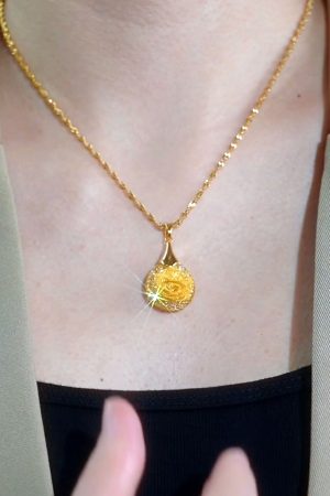 Hong Kong-Style Retro Hollow Yellow Flower Necklace - Trendy Goddess Clavicle Chain for Women, Versatile Niche Design
