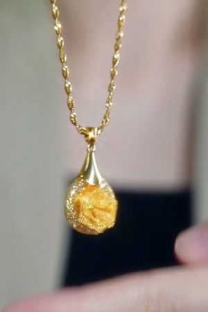 Hong Kong-Style Retro Hollow Yellow Flower Necklace - Trendy Goddess Clavicle Chain for Women, Versatile Niche Design