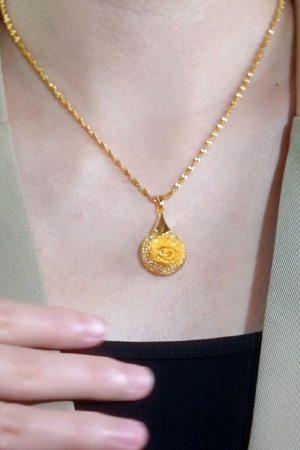 Hong Kong-Style Retro Hollow Yellow Flower Necklace - Trendy Goddess Clavicle Chain for Women, Versatile Niche Design