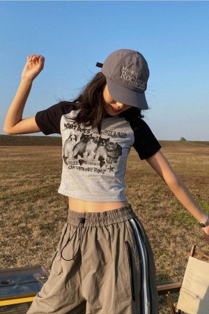 Hongkong December Outfit, Lazy Day Outfits - Kitty Print Crop Tee