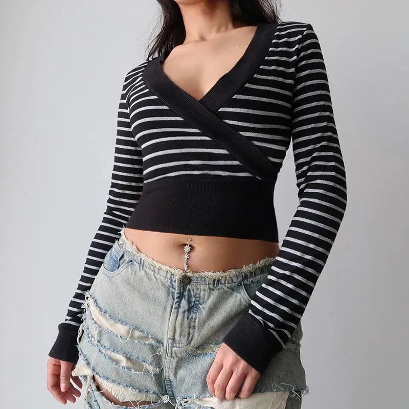 How To Style Wide Leg Jeans, Mode Inspiration - Grunge Striped Wrap Crop Top How To Style Wide Leg Jeans, Mode Inspiration - Grunge Striped Wrap Crop Top