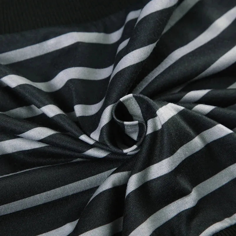 How To Style Wide Leg Jeans, Mode Inspiration - Grunge Striped Wrap Crop Top How To Style Wide Leg Jeans, Mode Inspiration - Grunge Striped Wrap Crop Top