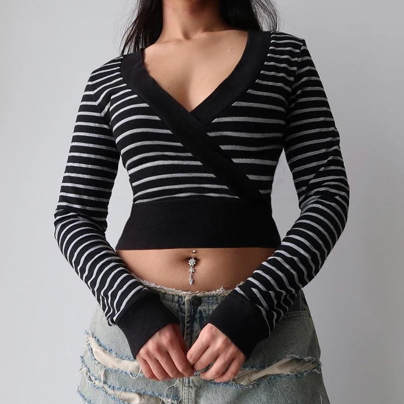 How To Style Wide Leg Jeans, Mode Inspiration - Grunge Striped Wrap Crop Top How To Style Wide Leg Jeans, Mode Inspiration - Grunge Striped Wrap Crop Top