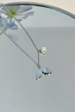 Ice Blue Fish Tail Pearl Necklace for Women - Heart Design Clavicle Chain, Versatile Summer Vacation Accessory 2025