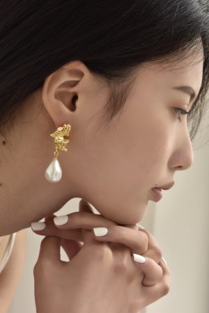 Irregular Pleated Water Droplet Pearl Earrings - Vintage European & American Designer Style for Women