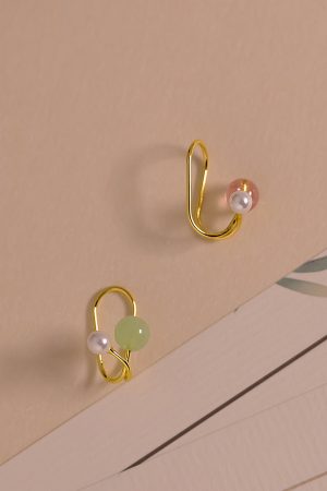 Jade Strawberry Crystal Pearl Ear Cuffs, High-End No-Hole Clip Earrings, Unique Jade Stone Accessories for Women