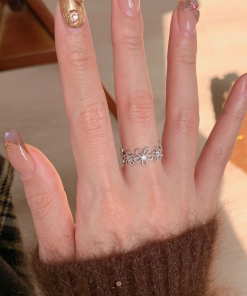 Japanese and Korean Style Lace Hollow Five-Petal Flower Ring for Women - Adjustable, Simple, Versatile, Sweet Design