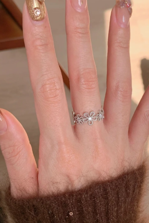 Japanese and Korean Style Lace Hollow Five-Petal Flower Ring for Women - Adjustable, Simple, Versatile, Sweet Design