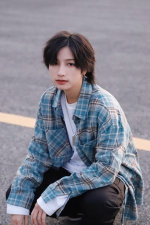 Japanese-Style Brushed Plaid Long Sleeve Shirt for Men and Women, Casual Cool Couple Jacket for Spring and Autumn