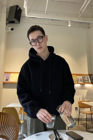 Japanese-Style Casual Black Hooded Sweatshirt for Men, Loose-Fit Winter Pullover with Kangaroo Pocket, Streetwear Essential