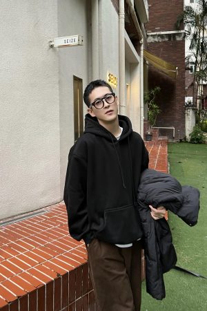 Japanese-Style Casual Black Hooded Sweatshirt for Men, Loose-Fit Winter Pullover with Kangaroo Pocket, Streetwear Essential