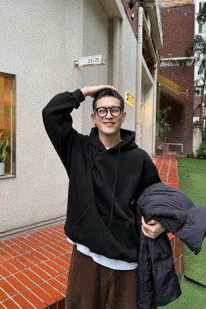 Japanese-Style Casual Black Hooded Sweatshirt for Men, Loose-Fit Winter Pullover with Kangaroo Pocket, Streetwear Essential