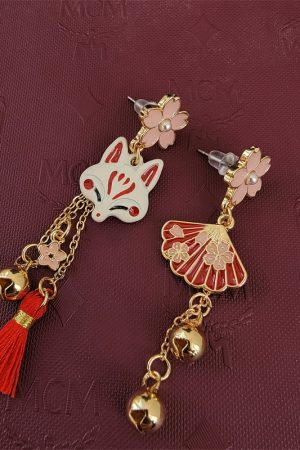 Japanese-Style Fox Design Asymmetrical Fan Earrings for Cute and Sweet Looks