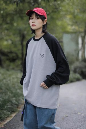 Japanese-Style Retro Color-Blocked Waffle Round-Neck Sweatshirt for Men and Women - Vintage Embroidered Casual Layer Top