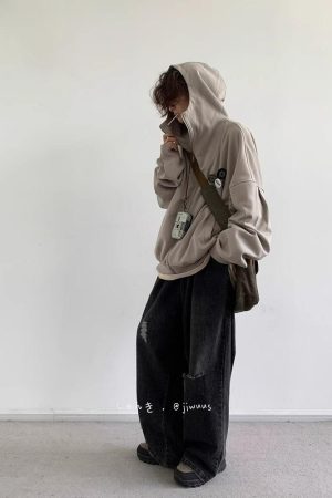 Japanese-Style Retro Oversized Badge Hoodie for Men and Women - Loose Fleece College Jacket for Spring, Autumn, and Winter
