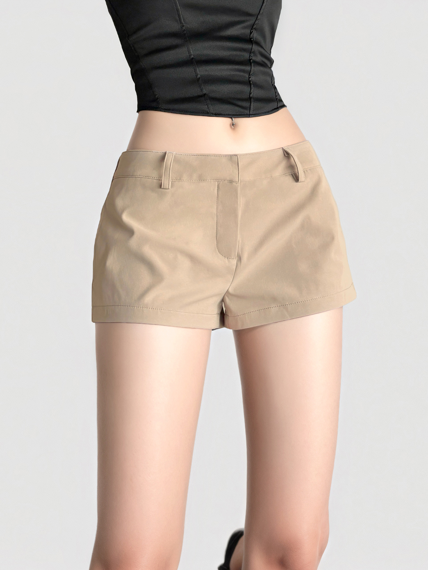 Khaki Low-Waist Casual Shorts for Women - American Vintage Style, Versatile Summer Hot Pants for Workwear and Everyday Wear Khaki Low-Waist Casual Shorts for Women - American Vintage Style, Versatile Summer Hot Pants for Workwear and Everyday Wear