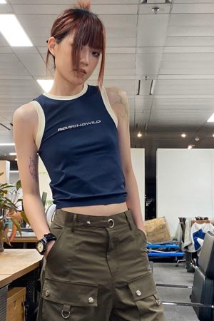 Khaki Vintage Seamless Vest with Roaring Beast Design - Retro 90s Style Tank Top for Trendy Streetwear Fashion