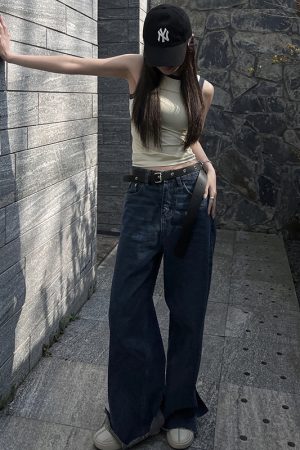 Khaki Vintage Seamless Vest with Roaring Beast Design - Retro 90s Style Tank Top for Trendy Streetwear Fashion