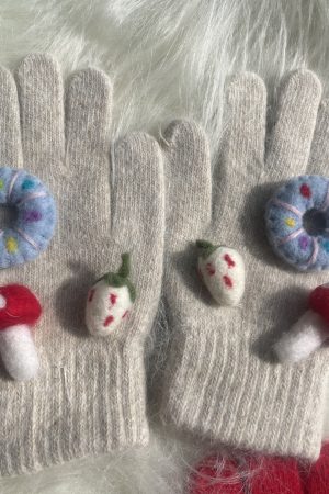 Knitted Cartoon Gloves for Girls - Warm Five-Finger Rabbit Fur Design with Floral Print - Cute Cycling Accessories