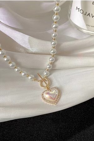 Korean and Japanese Heart-Shaped Glass Pearl Necklace for Women, Elegant Clavicle Design, Light Luxury, High-End Fashion Accessory