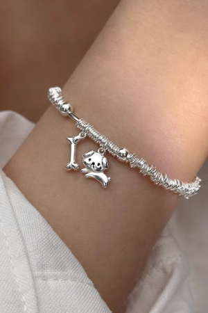 Korean and Japanese Style Lightweight Luxury Dog Bone Pendant Bracelet for Women â€“ High-Quality Niche Design