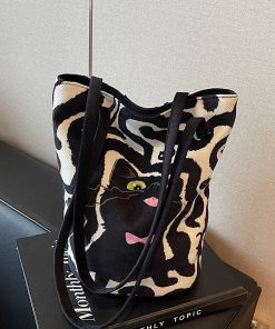 Korean Cute Cartoon Shoulder Bag - Trendy Casual Handheld Bucket Bag for Women, Versatile Spring/Summer 2025 Fashion