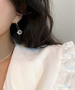 Korean Floral Stud Earrings with Water Diamonds, Lightweight Luxury Small Accessories, High-End Design for 2025