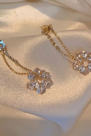 Korean Floral Stud Earrings with Water Diamonds, Lightweight Luxury Small Accessories, High-End Design for 2025
