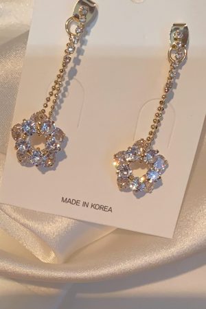 Korean Floral Stud Earrings with Water Diamonds, Lightweight Luxury Small Accessories, High-End Design for 2025