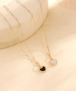 Korean Light Luxury Double-Sided Heart Necklace - Retro Temperament Clavicle Chain, Versatile Design for Everyday Elegance