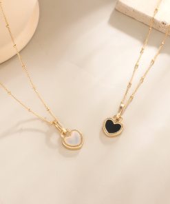 Korean Light Luxury Double-Sided Heart Necklace - Retro Temperament Clavicle Chain, Versatile Design for Everyday Elegance