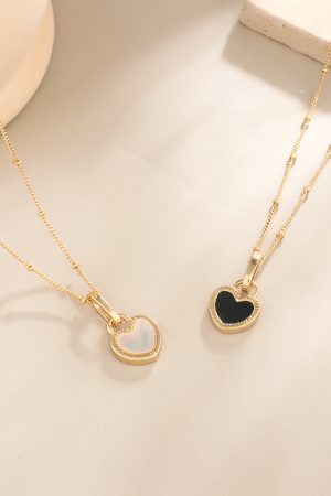 Korean Light Luxury Double-Sided Heart Necklace - Retro Temperament Clavicle Chain, Versatile Design for Everyday Elegance