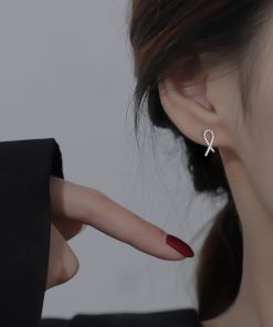 Korean Minimalist Diamond Cross Stud Earrings - High-End Simple Design, Small Exquisite Accessories for Cold Style Fashion
