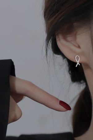 Korean Minimalist Diamond Cross Stud Earrings - High-End Simple Design, Small Exquisite Accessories for Cold Style Fashion