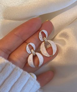 Korean Minimalist Temperament Earrings - 2025 Trendy French Retro Studs for Women, High-End Light Luxury Fashion Accessories