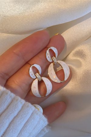 Korean Minimalist Temperament Earrings - 2025 Trendy French Retro Studs for Women, High-End Light Luxury Fashion Accessories