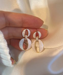 Korean Minimalist Temperament Earrings - 2025 Trendy French Retro Studs for Women, High-End Light Luxury Fashion Accessories
