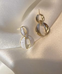 Korean Minimalist Temperament Earrings - 2025 Trendy French Retro Studs for Women, High-End Light Luxury Fashion Accessories