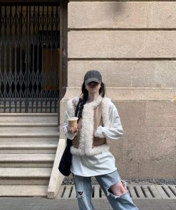 Korean Retro Gold-Embossed Suede Reversible Vest for Women, High-End Fur and Leather Integrated Coat, Stylish Fall Fashion