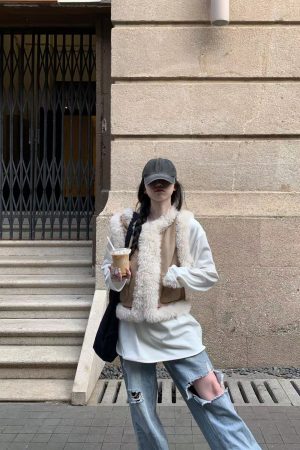 Korean Retro Gold-Embossed Suede Reversible Vest for Women, High-End Fur and Leather Integrated Coat, Stylish Fall Fashion