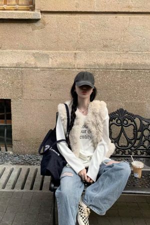Korean Retro Gold-Embossed Suede Reversible Vest for Women, High-End Fur and Leather Integrated Coat, Stylish Fall Fashion